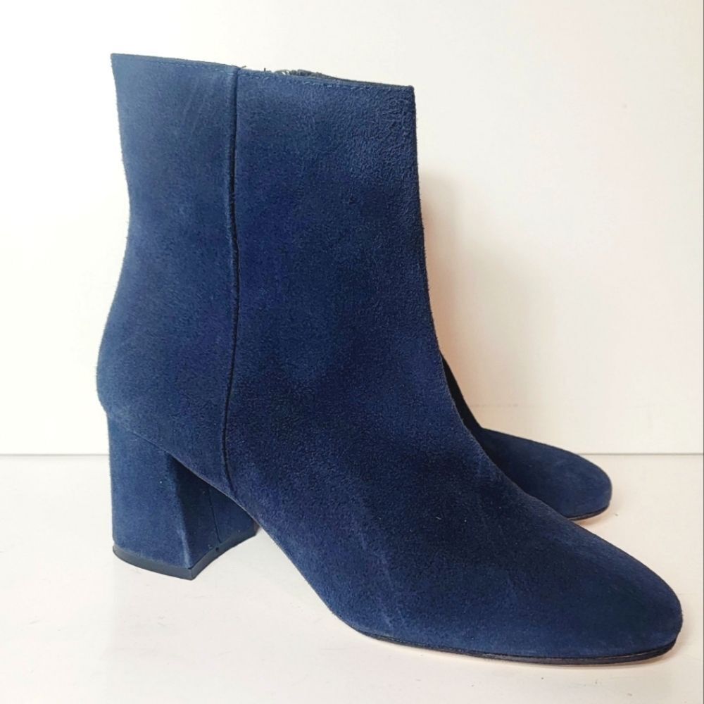 $420 Andrea Carrano Navy Suede Gaia Ankle Boot Size 39EU Size 8 US